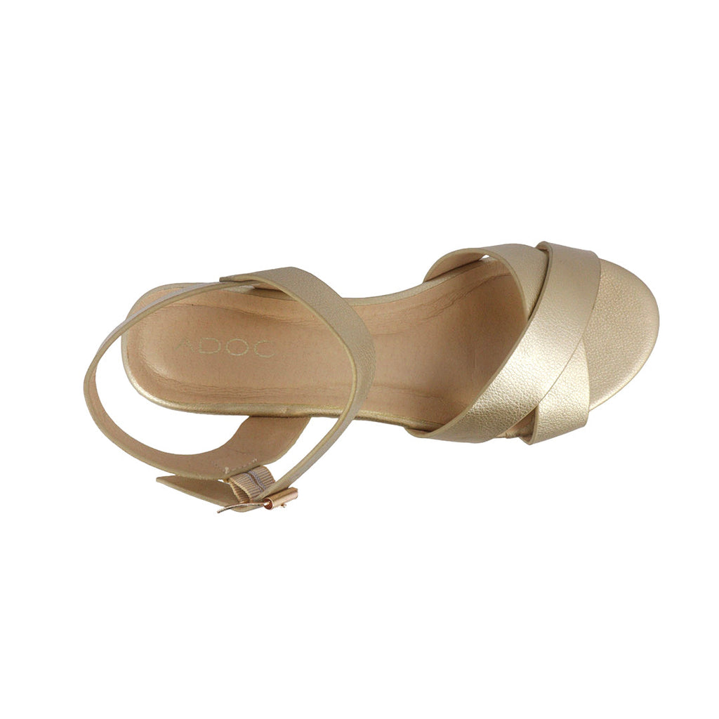 Sandalias de cuña Topaz color dorado