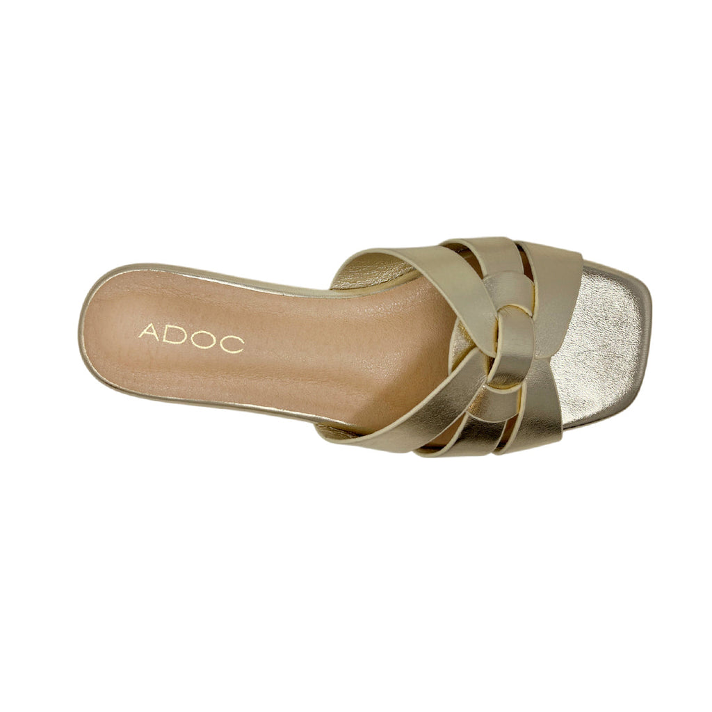 Sandalias slip on Dariana color dorado