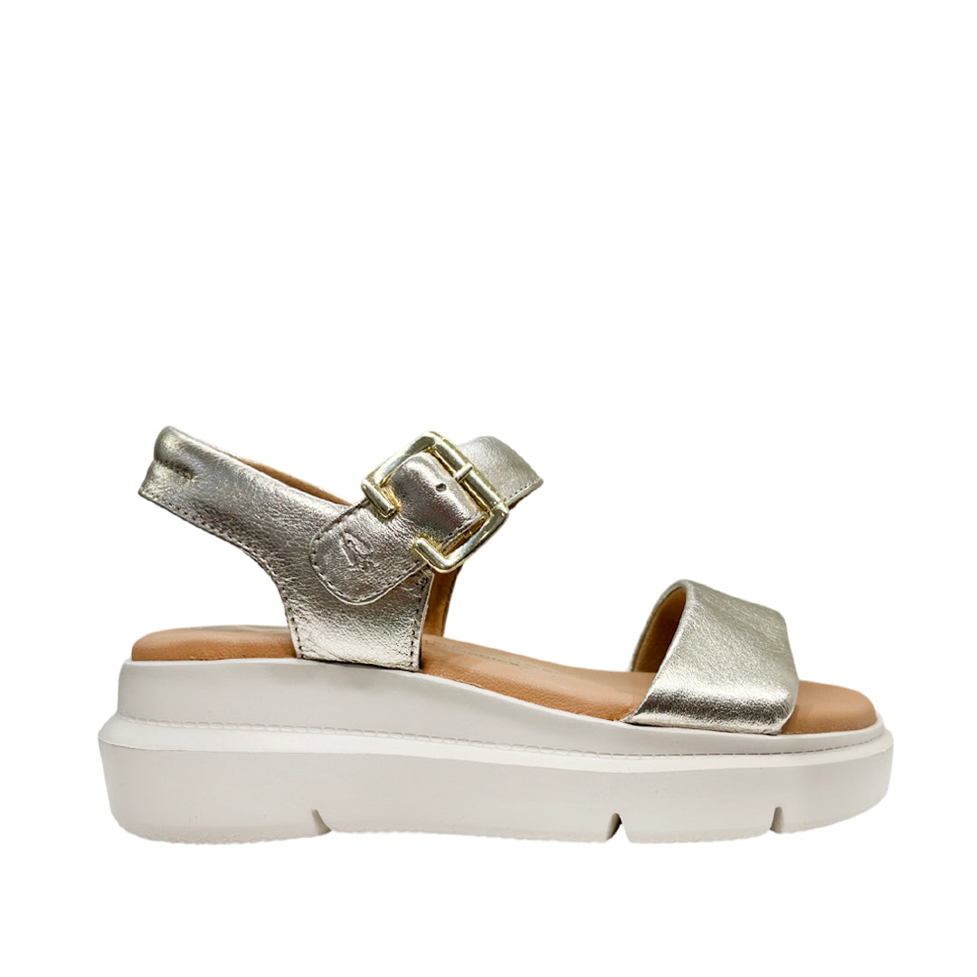Sandalias flats Uplift QTR para mujer color dorado