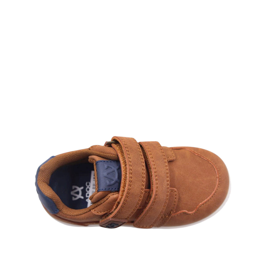 Sneakers Charlie para infante color tan